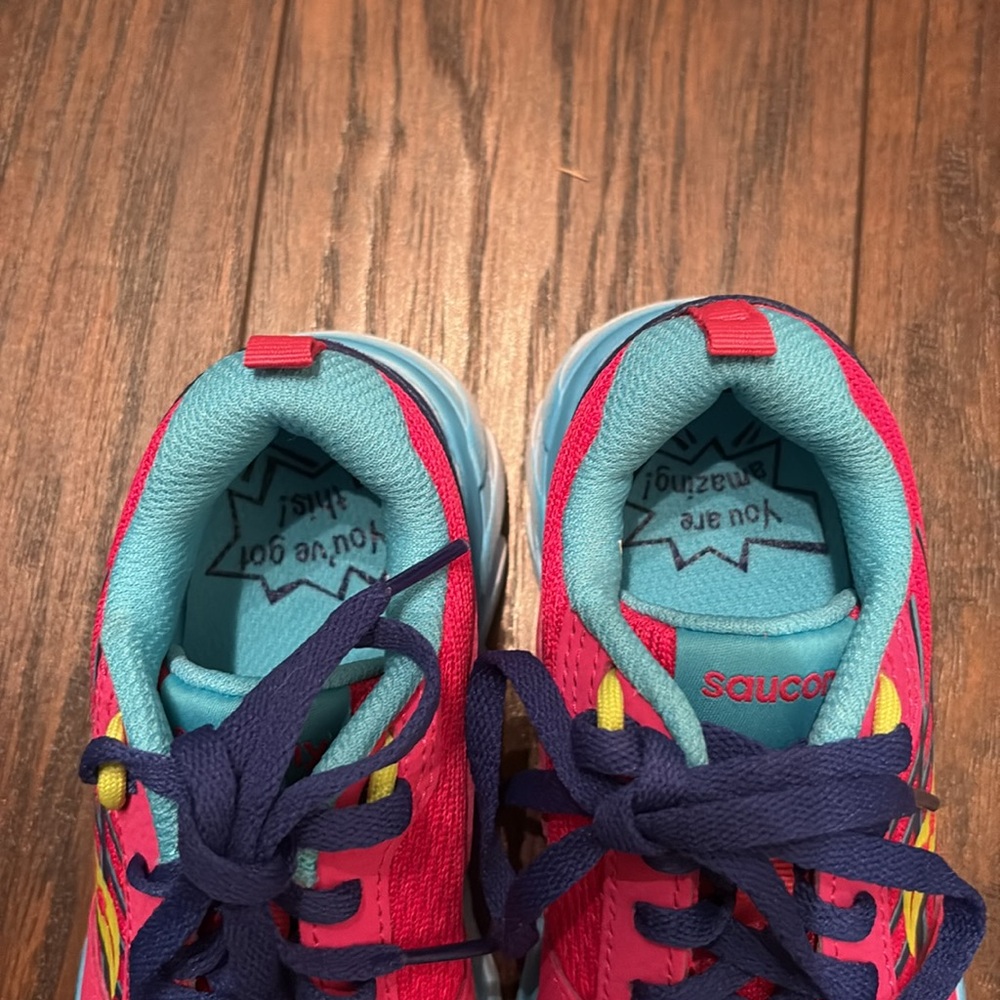 NWOB Saucony Big Kids' Wind 2.0 Sneaker - 12.5M US - Picture 6 of 7